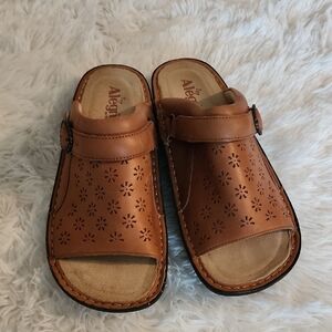 Alegria Women's Brown Sandals